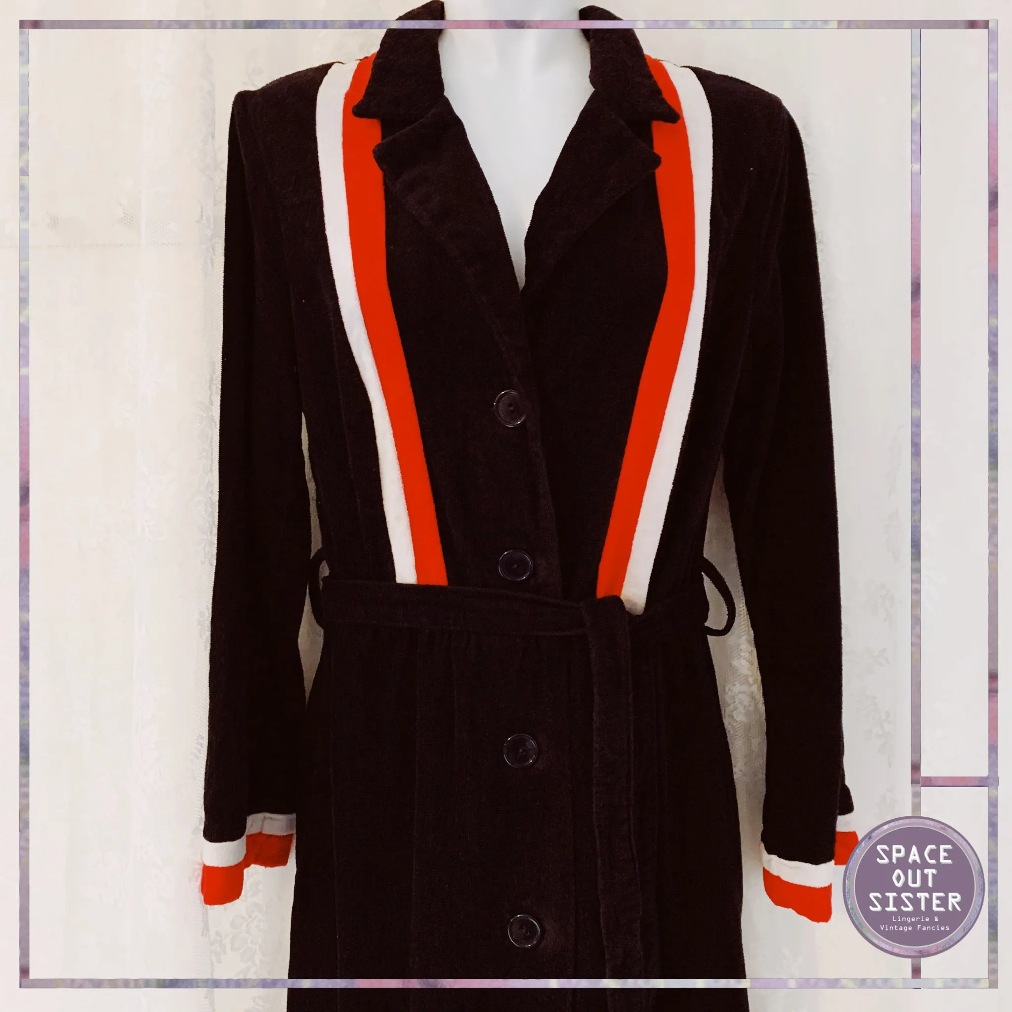 1970s Vintage Dynamic Stripes Robe